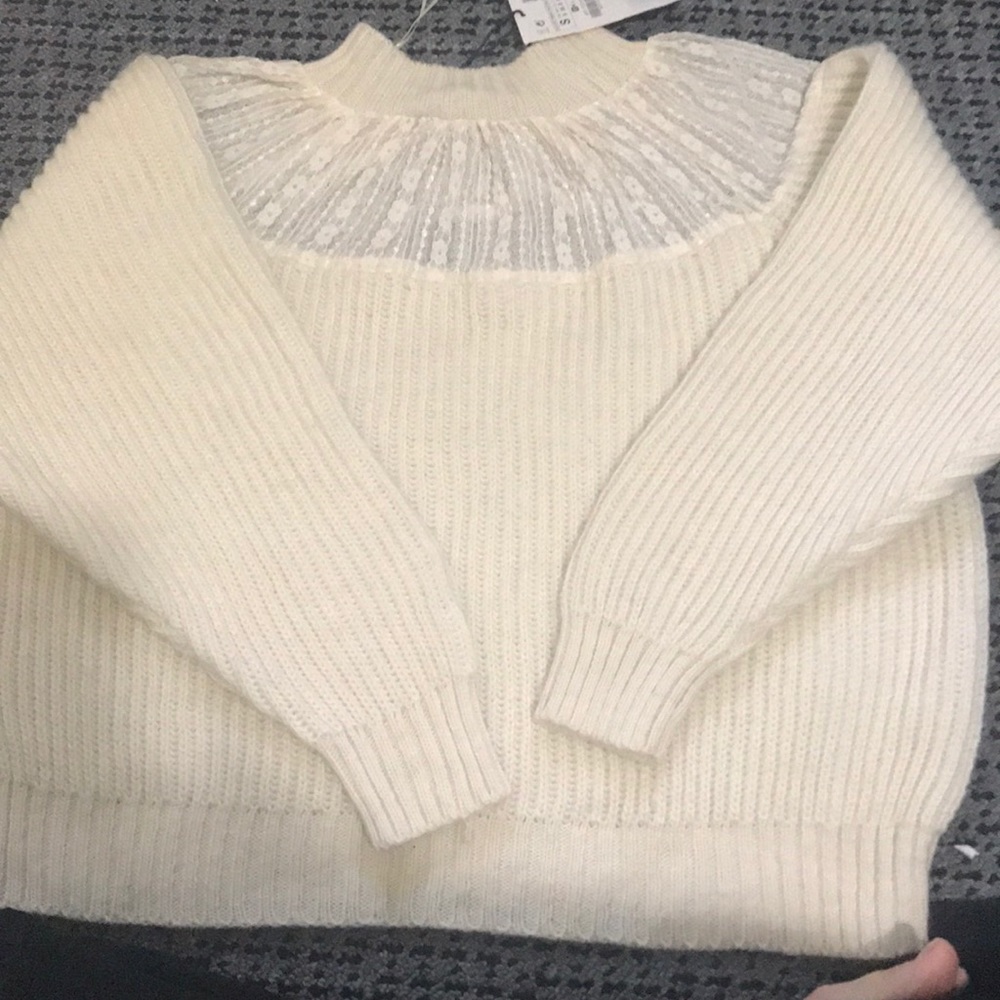 Beautiful Zara knit cable sweater with lace